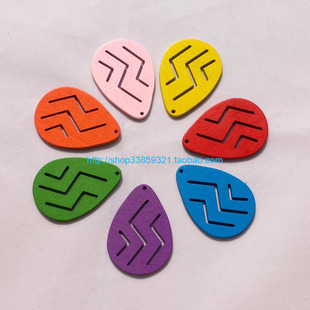 DIY饰品配件 耳环项链串珠材料彩色环保漆水滴形镂空雕花木片30个