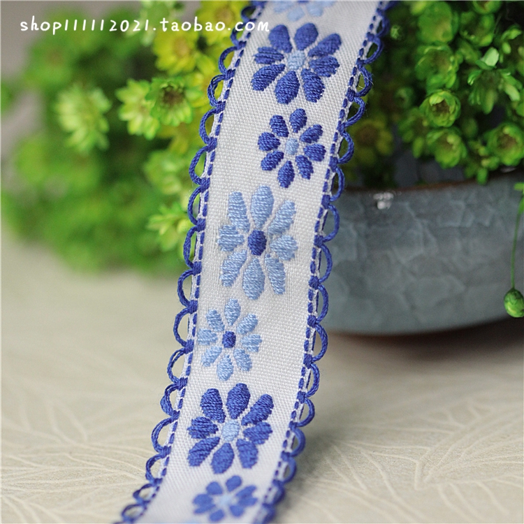 白底蓝色花朵汉服绣花边缝纫棉质