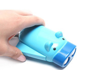 批發创意小猪型环保家用三灯手压强光手电筒 便携手电筒 手压充电