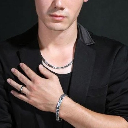 JAPAN GENUINE MOMO MEN AND WOMEN MODELS TITANIUM CHAIN TITANIUM NECKLACE HEALTH NECKLACE MAGNETIC THERAPY TITANIUM COLLAR NECK RING SPORTS ENERGY CIRCLE