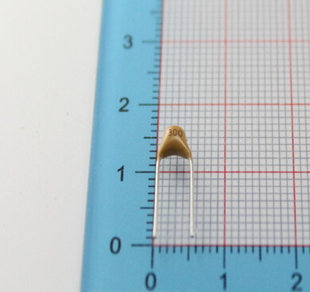 30P 无极电容 标法是300 脚距5.08MM 50只 50V 独石电容