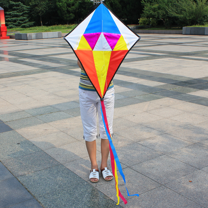潍坊风筝 钻石菱形风筝新款成人儿童卡通线轮微风易飞