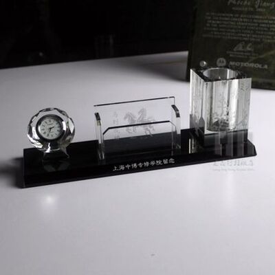 水晶商务实用摆件笔筒毕业纪念品