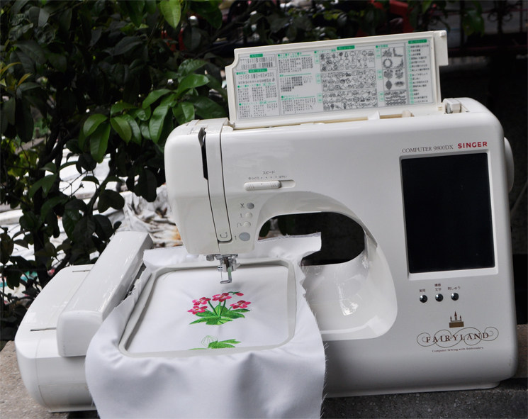 电脑绣花缝纫机衣车日本制造胜家SINGER 9800台式机送绣花卡一张