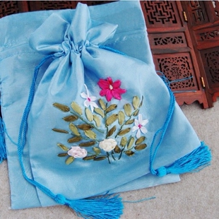 丝绸首饰袋 民族风手工绣花流苏抽包布艺首饰袋喜糖袋浅蓝色