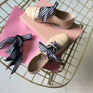 miu家2017春夏新款 漆皮小皮鞋 学生系带深口平底女鞋 水钻粗跟单鞋