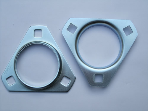 小店轴承型号齐全。货源充足。会不断更新新增宝贝。但是店家精力有限，不能一一把宝贝上架还请亲谅解。需要其它轴承的请联系店家。 24小时服务热线：18068351856.