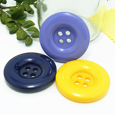 高档四眼黄色纽扣大衣扣子毛衣扣衣服西装扣树脂大钮扣子30~38mm