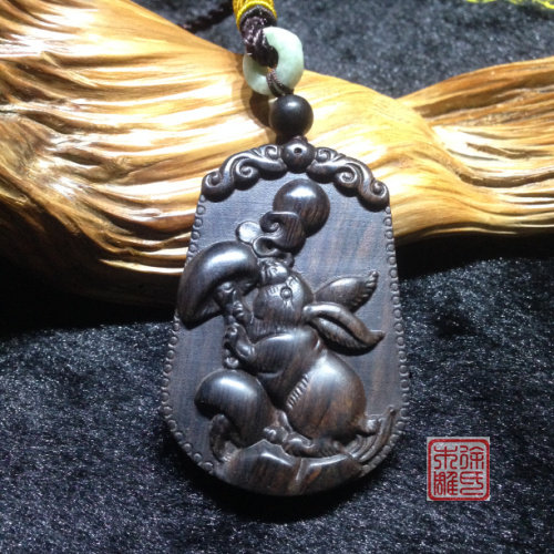 紫光檀黑檀兔子挂坠 十二生肖兔吊坠 檀木兔牌牌子 木雕兔 红木