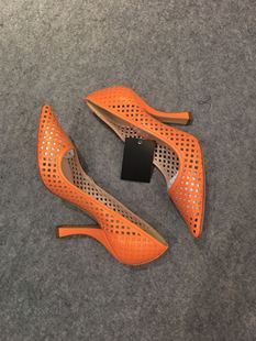 英国采购新上Casadei橘色镂空软皮面细方跟女士复古尖头高跟鞋