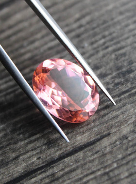 巴西椭圆形蛋形摩根石女粉红晶体