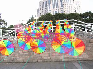 圆盘波浪国旗色七彩风车串旗户外串式风车挂串幼儿园装饰婚礼拉花