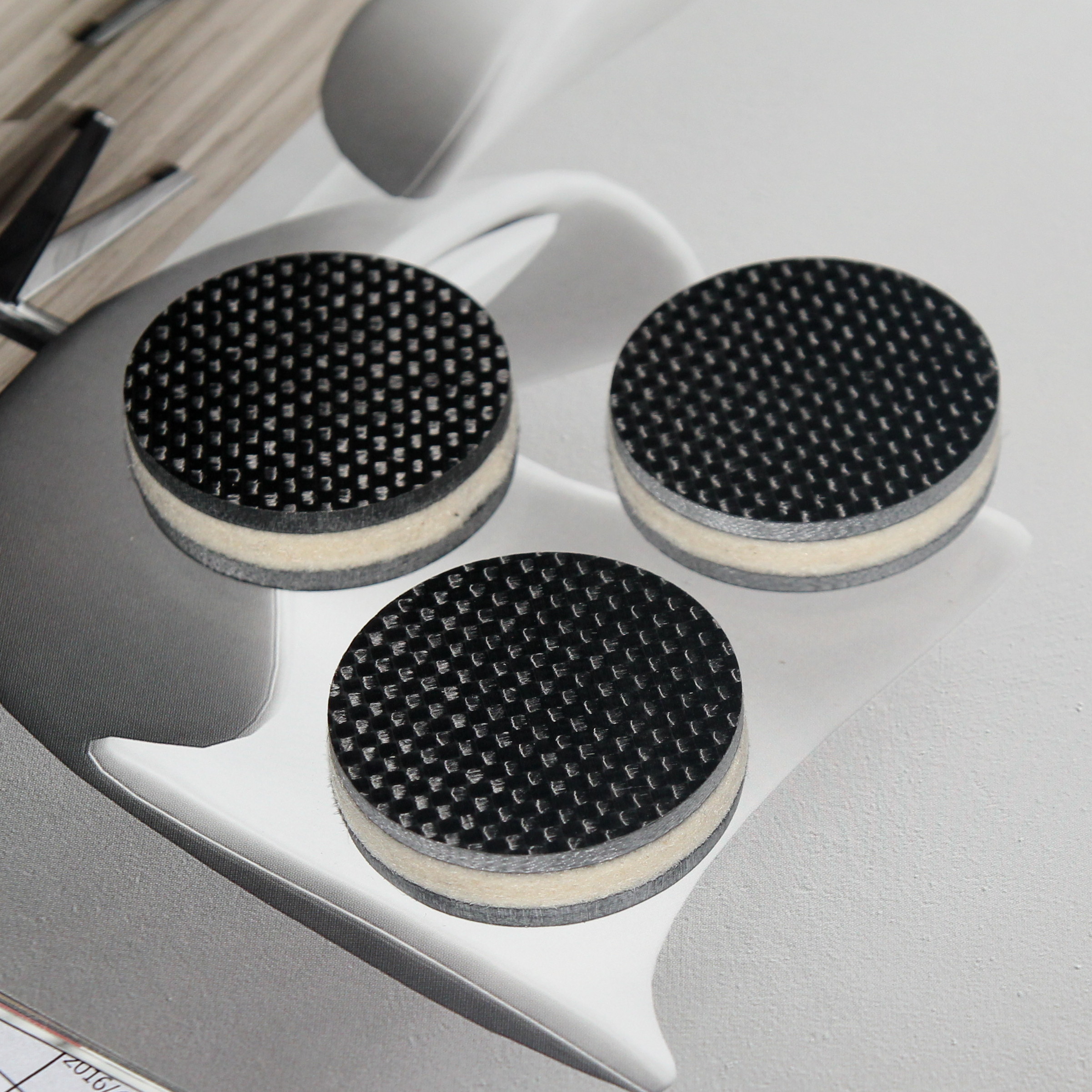 CD后级音箱脚钉避震落地箱调音魔垫 发烧碳纤维三文治羊毛脚垫