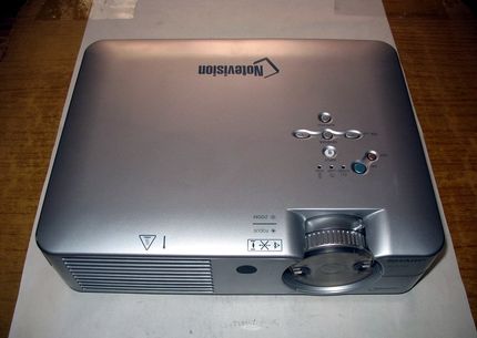 二手夏普PG-AN150X高清智能办公家用3D无线投屏wifi短焦投影机