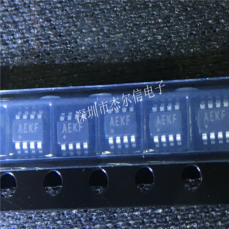MAX3051EKA+ MAX3051 丝印AEKF MAXIM SOT23-8 进口原装 可直拍