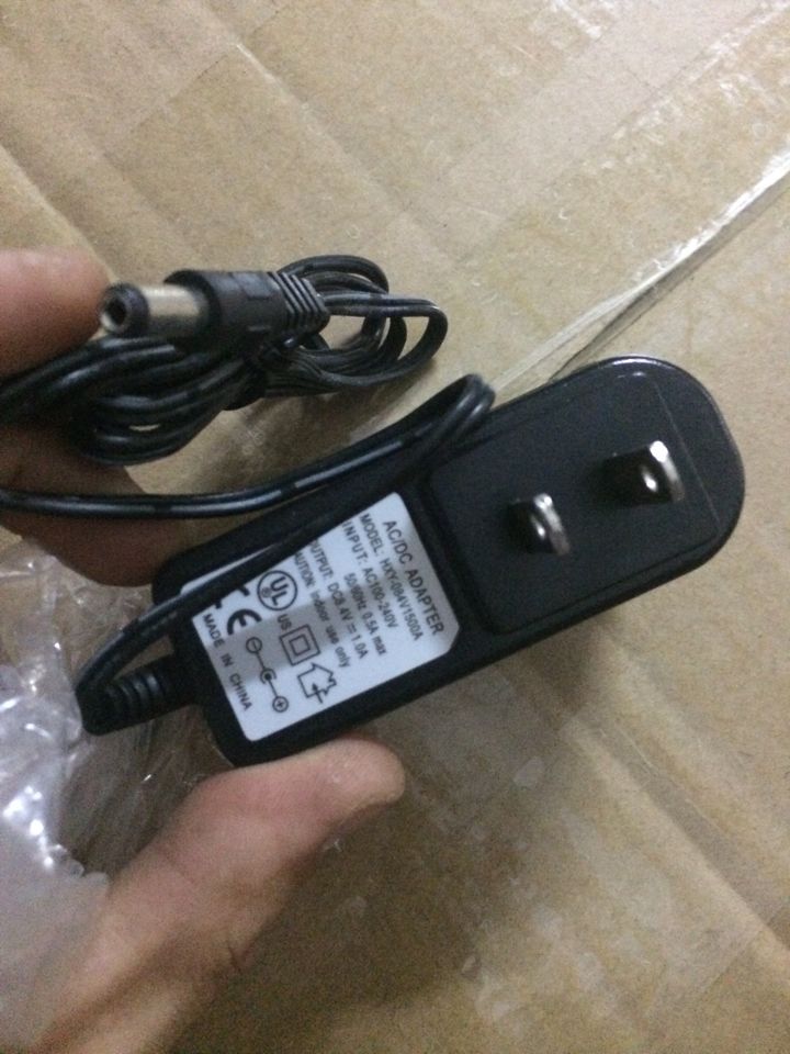 12.6V1A 12V 聚合物锂电池充电器 IC方案充满转灯(10.8V 11.1V)