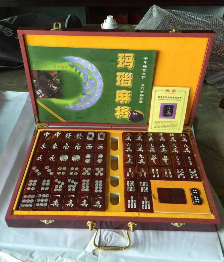 高档天然红色 天然白色 黑色玛瑙牌麻将 水润顺滑 玉石礼盒套装