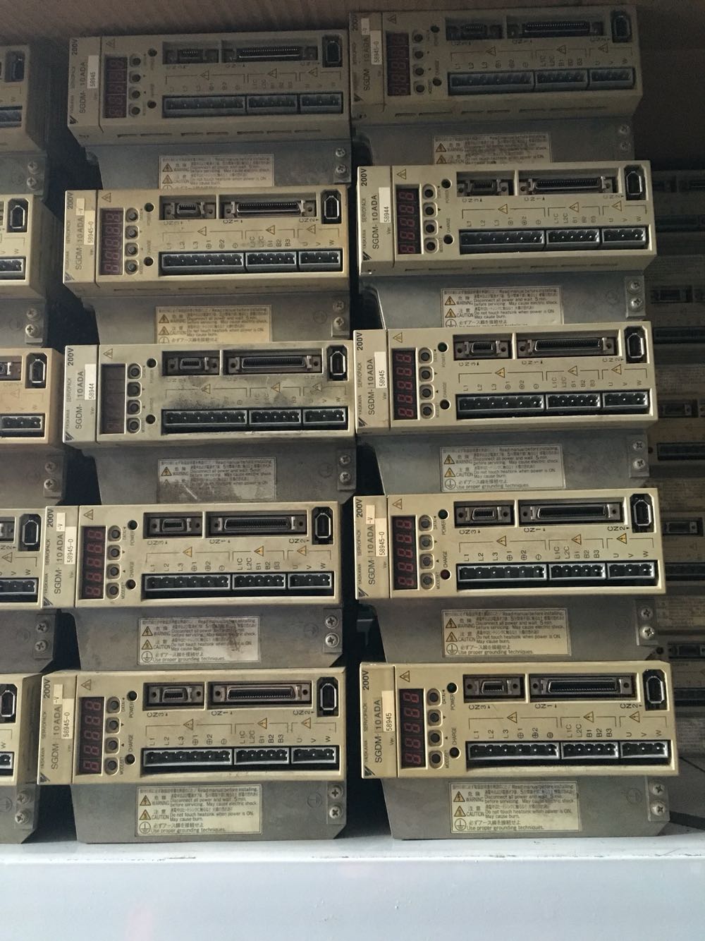 拍前询价:现货供应安川伺服驱动器SGDM-10ADA/SGDM-10ADA-V实物