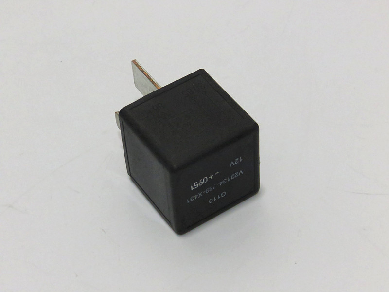 保险盒大灯继电器大灯继电器