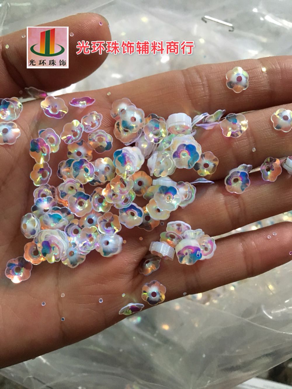 进口材料 4mm6mm8mm10mm金光彩白色凹形梅花亮片 DIY材料服装辅料