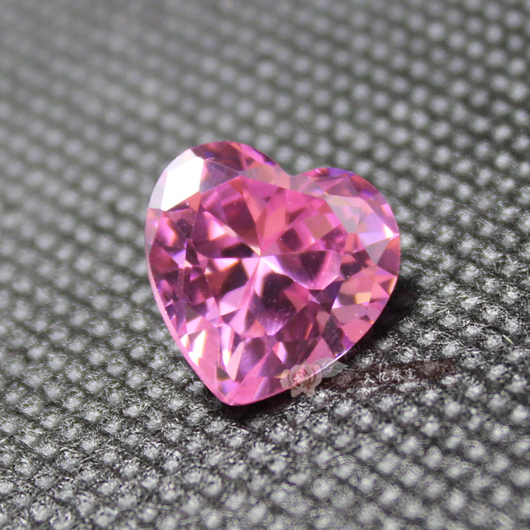 粉钻爱心形状粉红锆石裸石瑞士钻女亮闪5a粉钻石戒面戒指吊坠主石