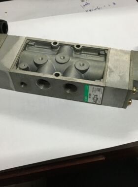 现货供应CKD三位五通中封式电磁阀4F330-10-DC24VAC220AC110