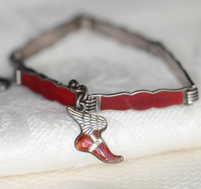 SOLD精灵西洋收藏 Achilles罕见红色珐琅古董手链 童话的飞鞋吊坠