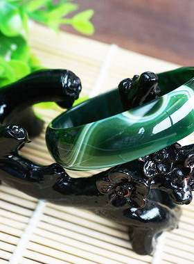 巴西绿色冰种加宽加厚玛瑙手镯