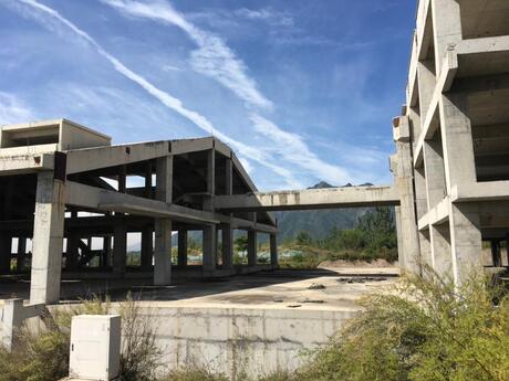 张山营镇西羊坊村的土地及在建工程