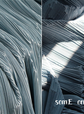 肌理布料雾霾蓝色百褶压褶褶皱艺术时装设计师服装化纤面料布料