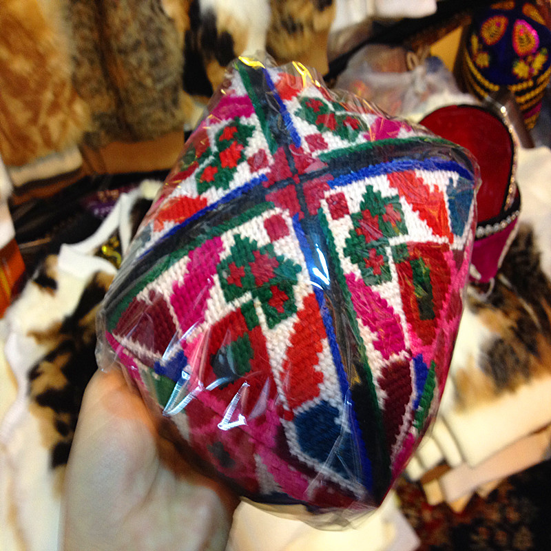 新疆民族特色工藝手工制作純手工地毯版小花帽女款式新疆帽新款在類目 特色手工藝, 少數民族特色工藝品, 維吾爾族中 - 來自Buy2taobao.com提供專業的淘寶代購服務