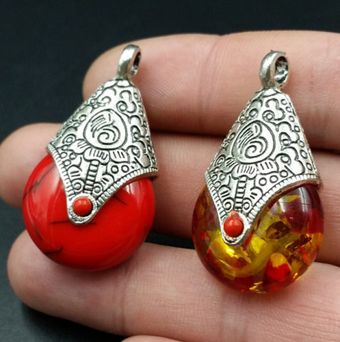 蜜蜡红色绿松石平安扣吊坠