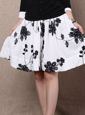 一衣江南2022春装新款文艺修身百褶短裙女黑白花绣花半身裙14106B