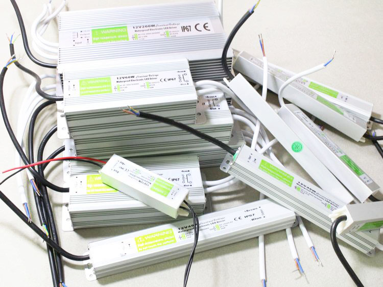 led灯带变压器 监控防雨防水电源 LED灯条220V转12V伏适配器 包邮