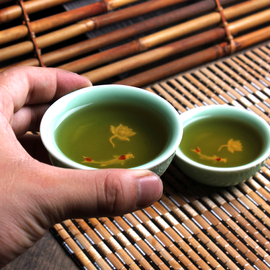 龙泉青瓷功夫茶具茶杯中小鱼，荷莲花杯品茗杯子，陶瓷泡茶盏小茶碗