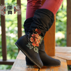 Chinese dance thickened flowers cylinder head wind and winter boots women's boots China increased embroidered cloth boots in Phoenix