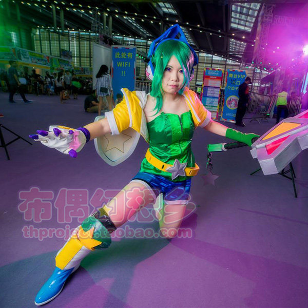 布偶幻想乡 英雄联盟LOL 电玩女神 锐雯 瑞文 cosplay