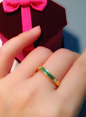 18k金天然祖母绿宝石戒指 配南非天然钻石 流动秀气款 国检证书