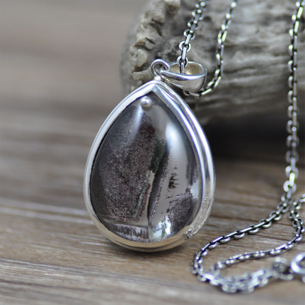 纯银水滴形中性风镶嵌天然吊坠