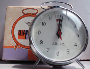 全铜齿87年生产湖绿色白底园铁钻石牌机械闹钟