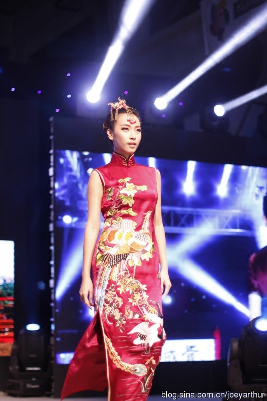 仙临福大红婚庆嫁衣敬酒礼服重磅真丝纯手工盘金绣花旗袍定制做