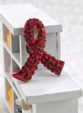 12.1关爱艾滋病宣传大红色丝带胸针胸花现货HIV红色徽章