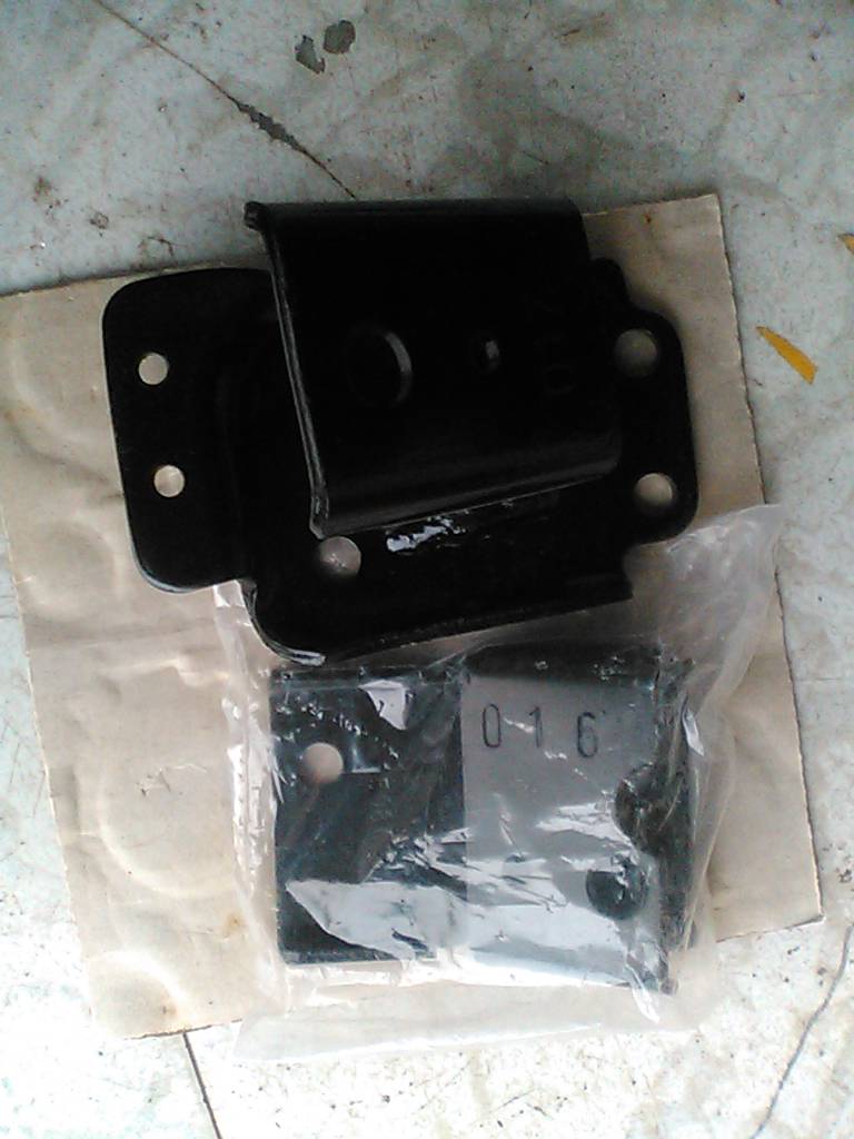 黄海旗胜吉奥轩三菱4G63中兴4G64风骏皮卡4G69发动机支架铁机脚架