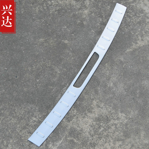 适用于2013-18款标致301三厢不锈钢装饰后杠踏板 301外置后护板