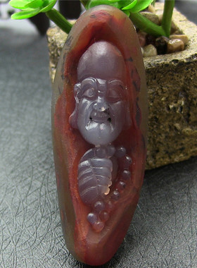 巴西玛瑙人物俏色豹纹玉髓吊坠