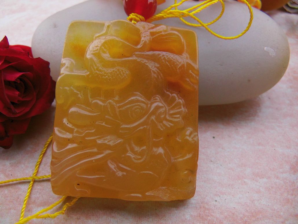 促销新款黄龙玉威龙出动吊坠手工挂件男士玉佩黄蜡石项链颈饰玉佩