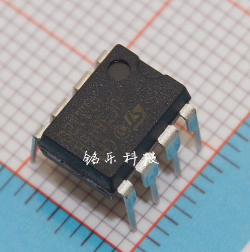 原装ST| UC3845B 电流模式控制器 DIP-8 进口全新 CHN产地