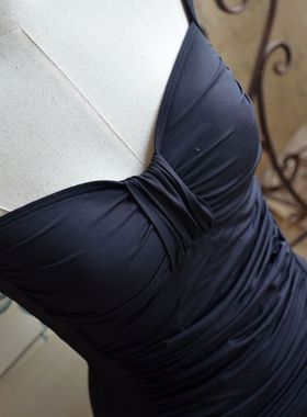 051509时尚高端Glamour纯色多层褶皱艺术 抹胸保守显瘦连体泳衣