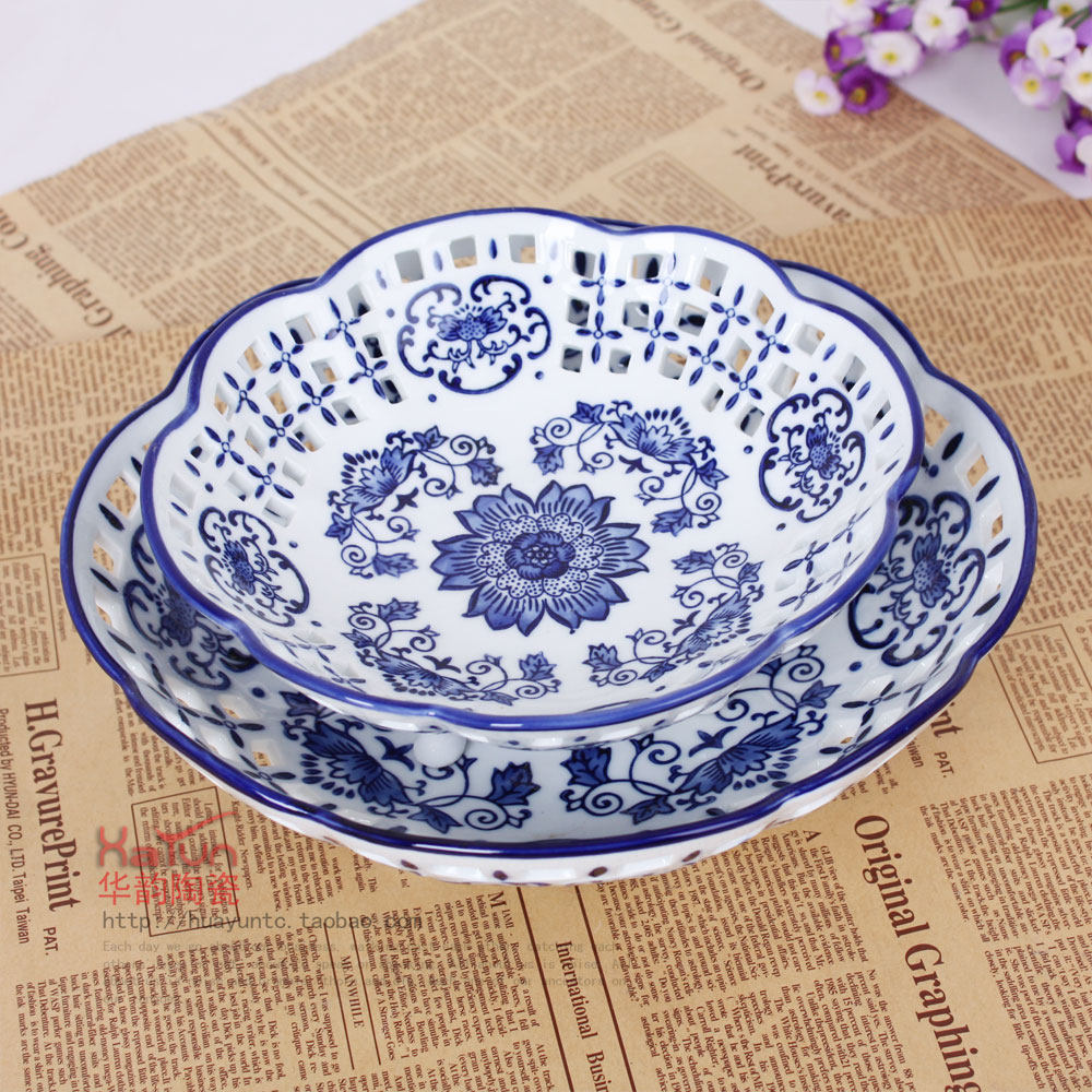 景德镇陶瓷青花大小号四脚果盘青花瓷镂空水果盆装饰品手绘水果篮