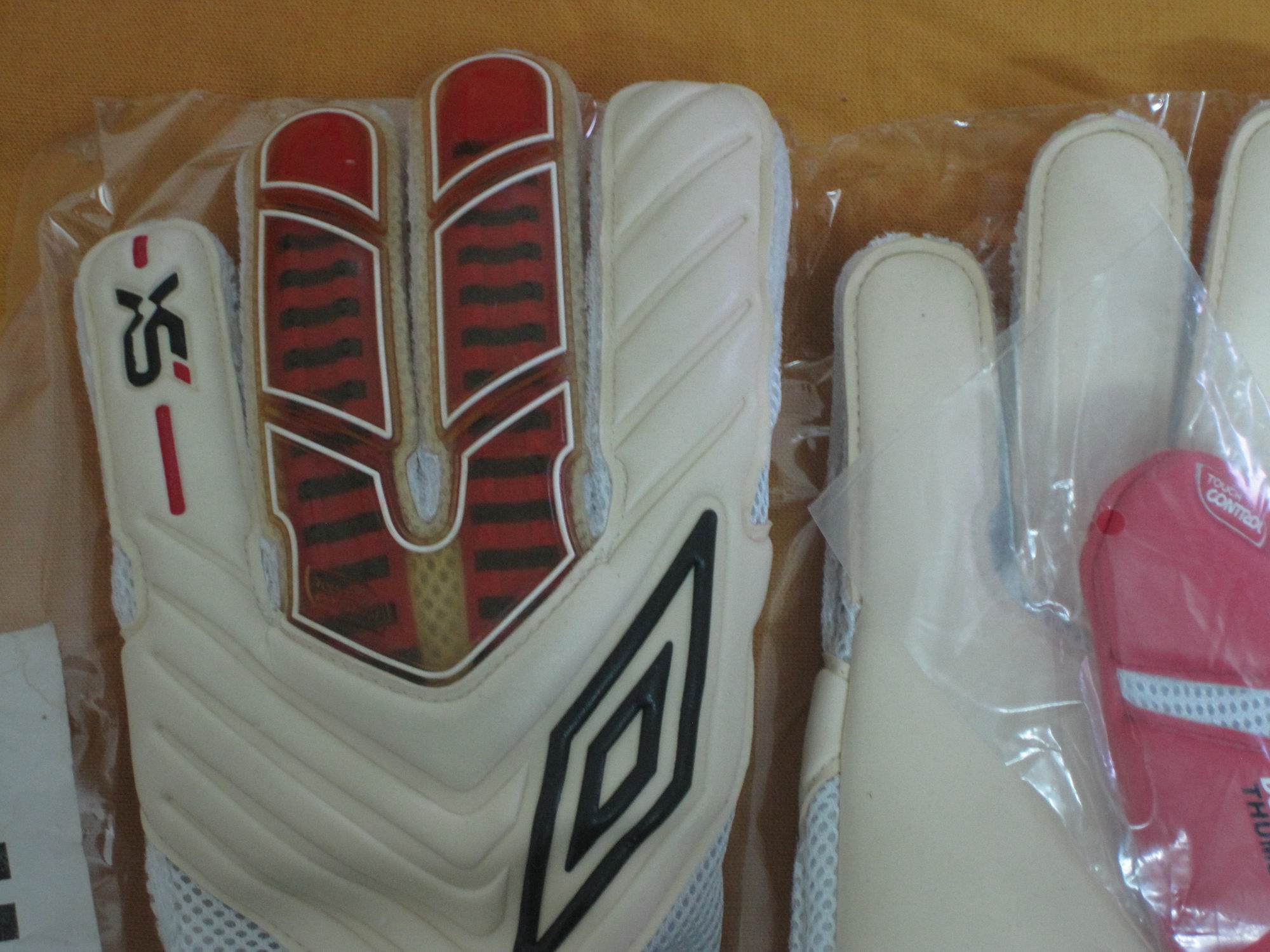 Gants de football UMBRO   - Ref 2590362 Image 2